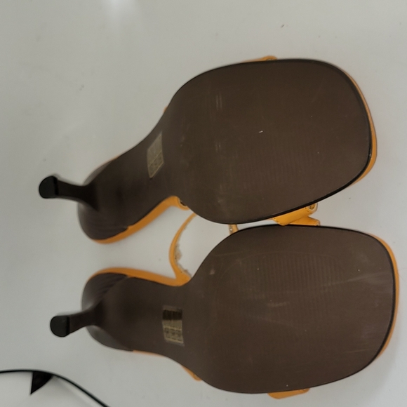 Orange 2.5" heels size 8.5 - Picture 6 of 6
